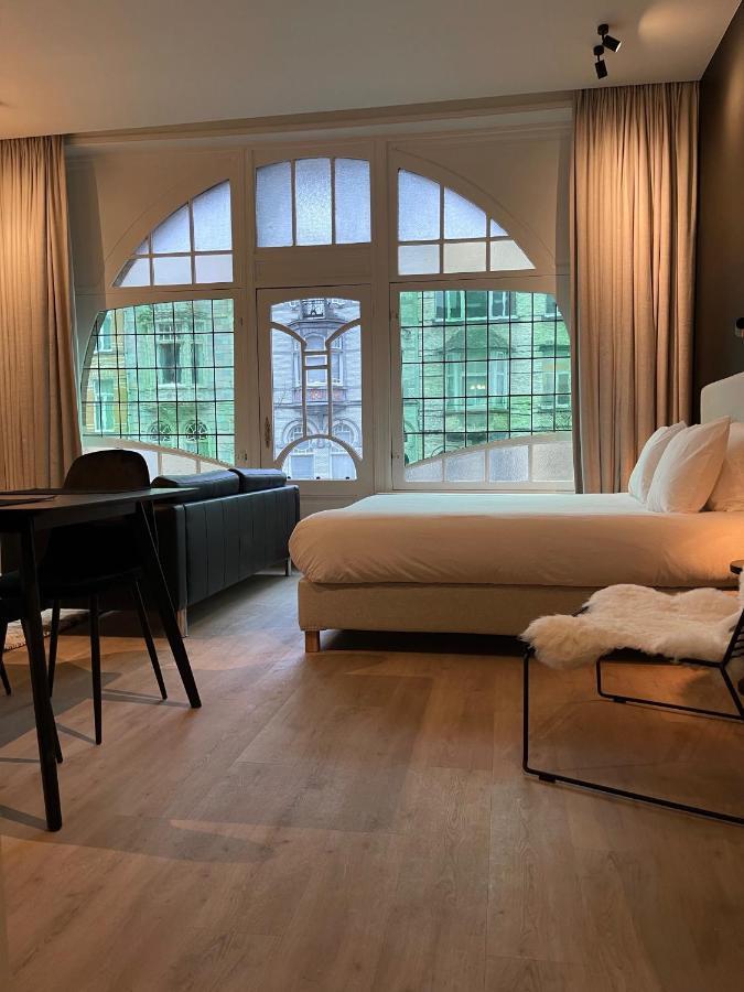 3 Bedroom Art-Nouveau Apartment Apartment